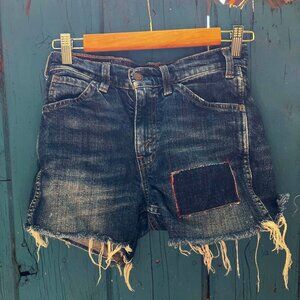 Levis Cut-Off Shorts, Size 25